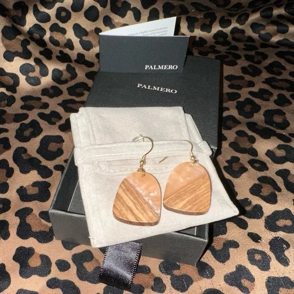 Pink resin and wood earrings Sienna Earrings from the Lauma Collection - Picture 5 of 9